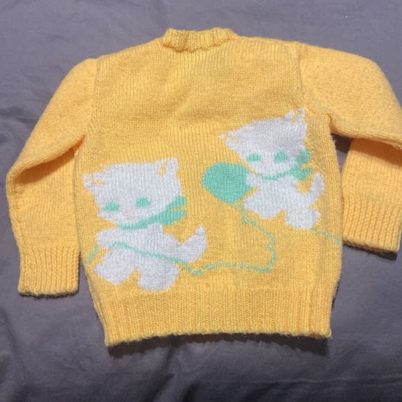 Sweet little kitten sweater - Picture 3 of 3